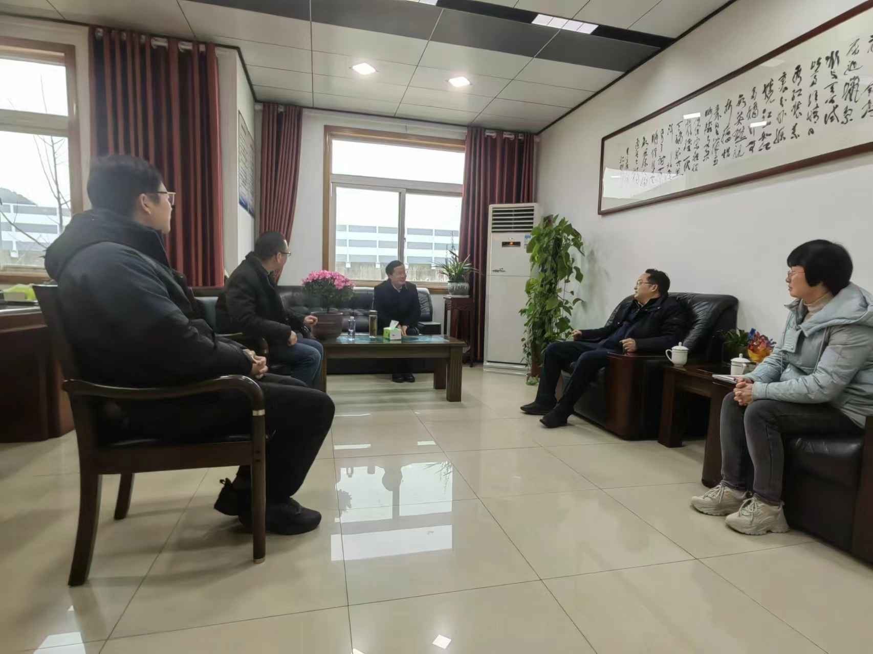 宣州区委书记俞志刚走进我公司慰问进站博士