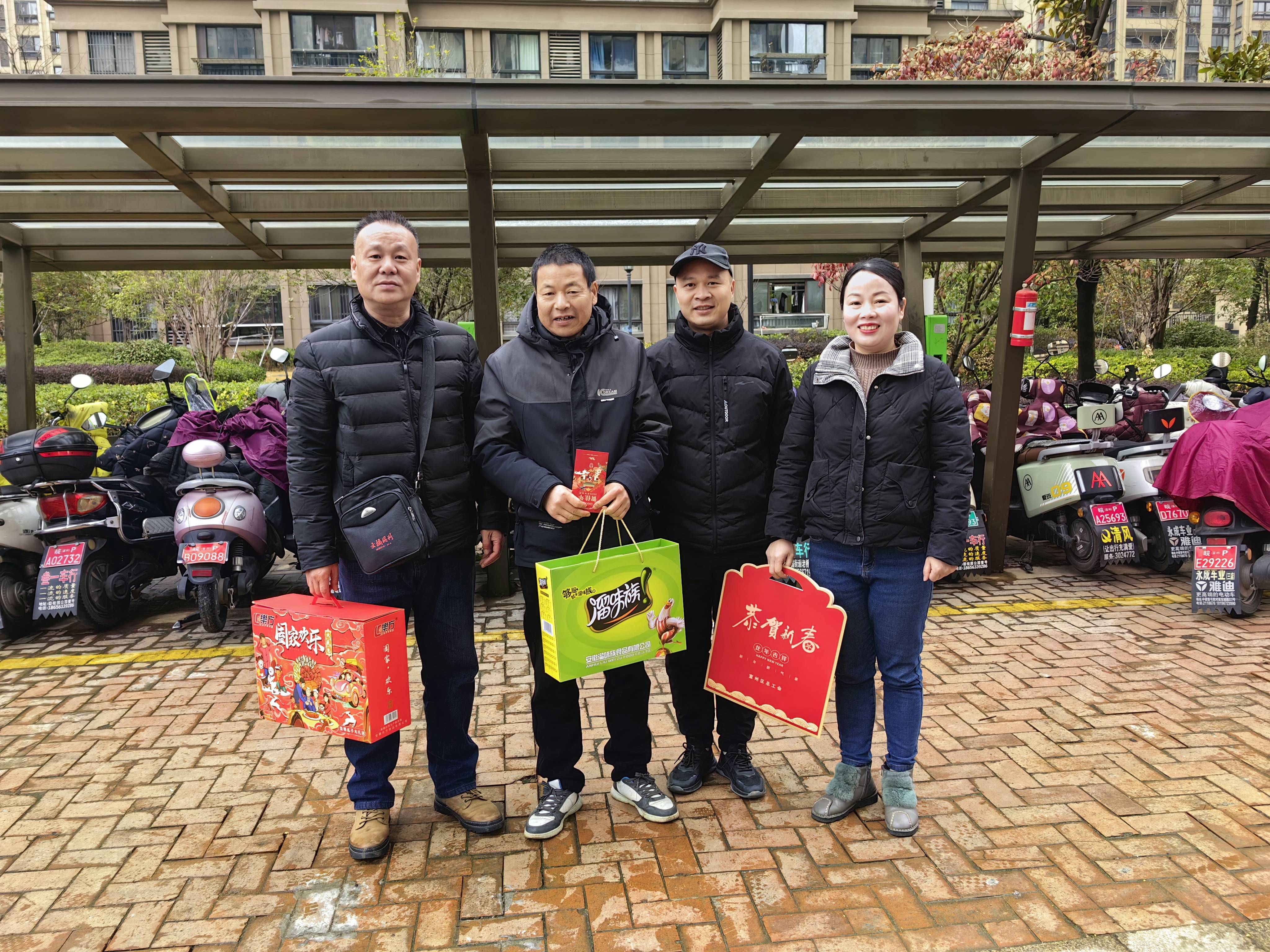 隆冬透寒意  慰问暖人心