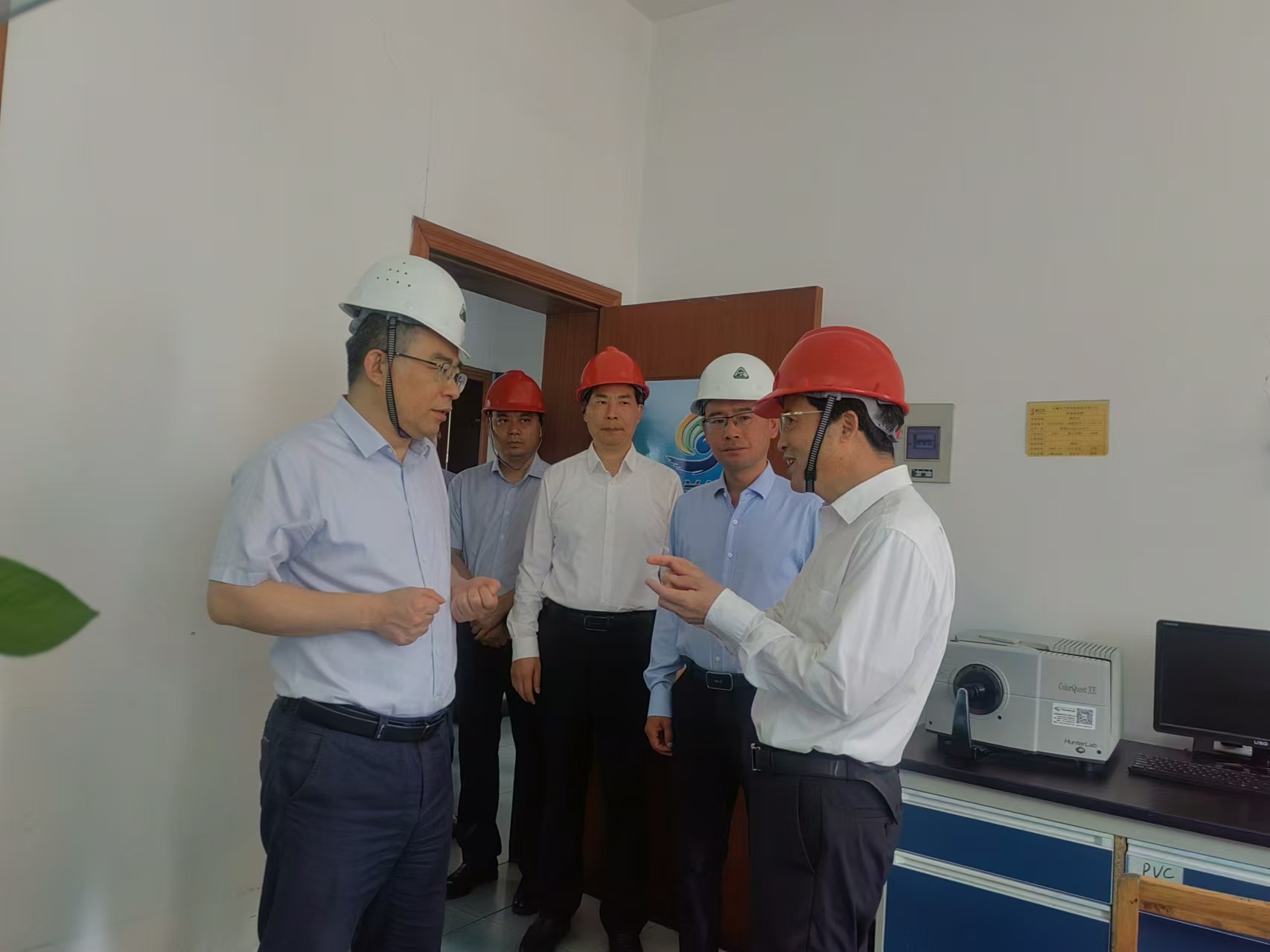宣城市组织部长朱立军走进申兰华