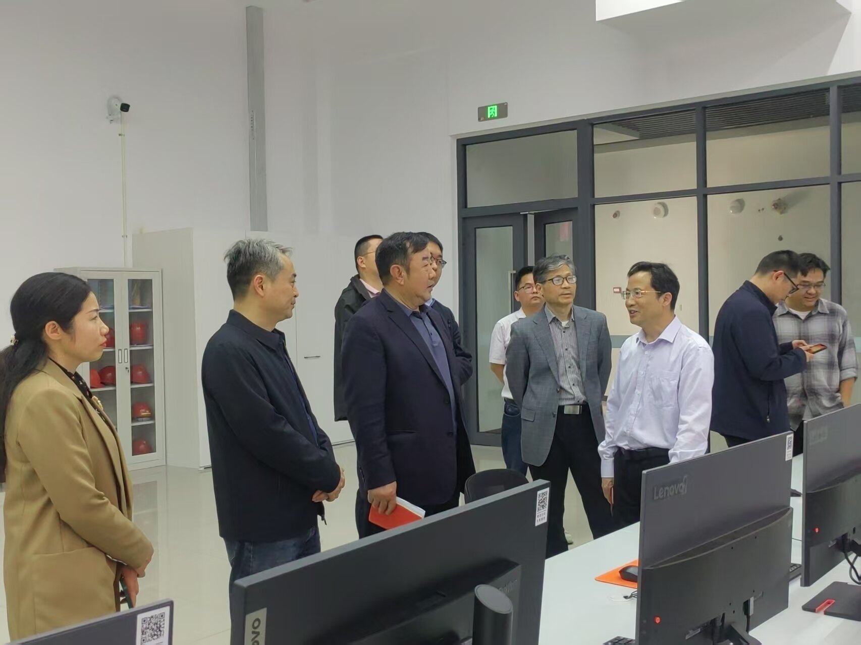 石油和化学工业规划院魏珣处长一行走进申兰华调研