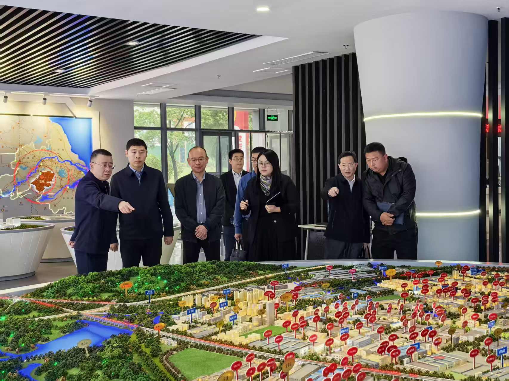 20251030贺兰县长彭小沛来访 (6).jpg