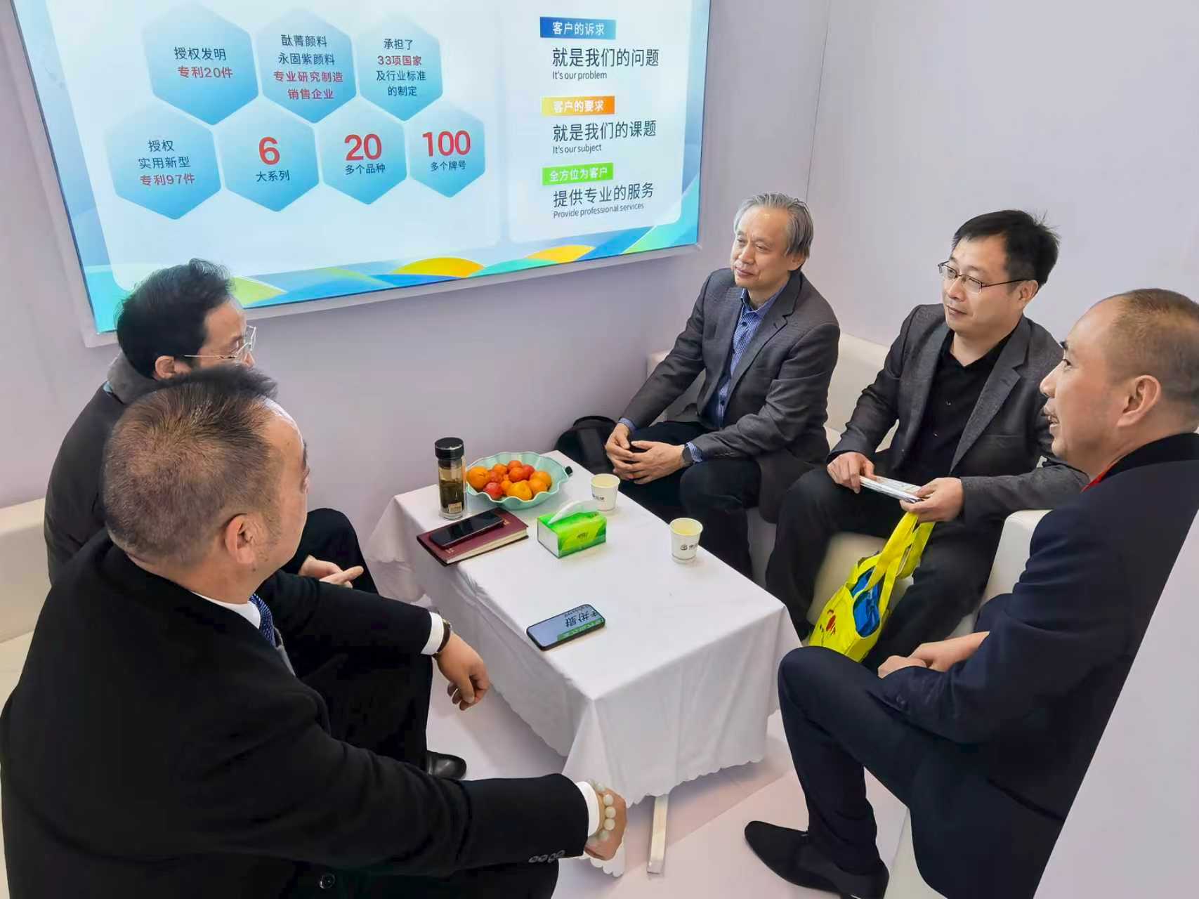 申兰华亮相涂料展 “天圆地方”尽显科技与包容(图6) 2 (2).jpg