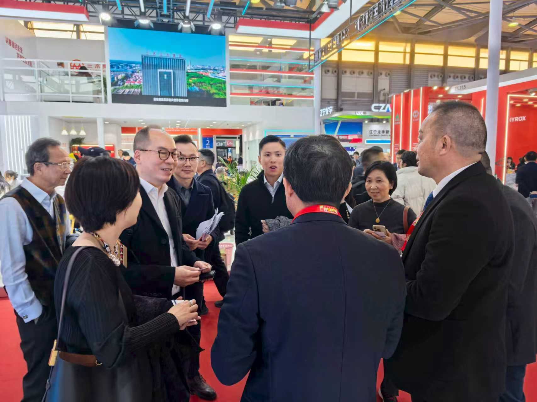 申兰华亮相涂料展 “天圆地方”尽显科技与包容(图3) 2 (1).jpg