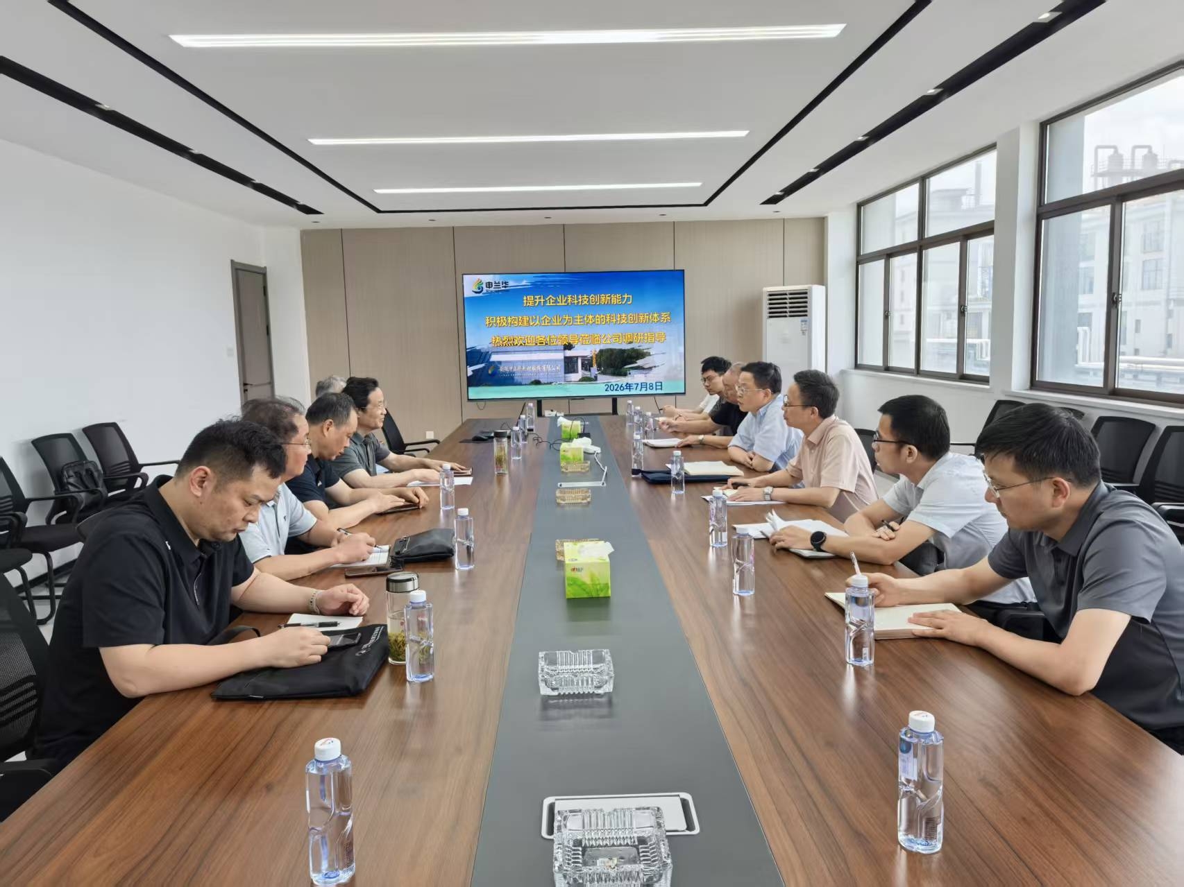 市政协调研组赴安徽申兰华色材调研企业科技创新工作(图1) 20260708市政协副主席调研 (10).jpg
