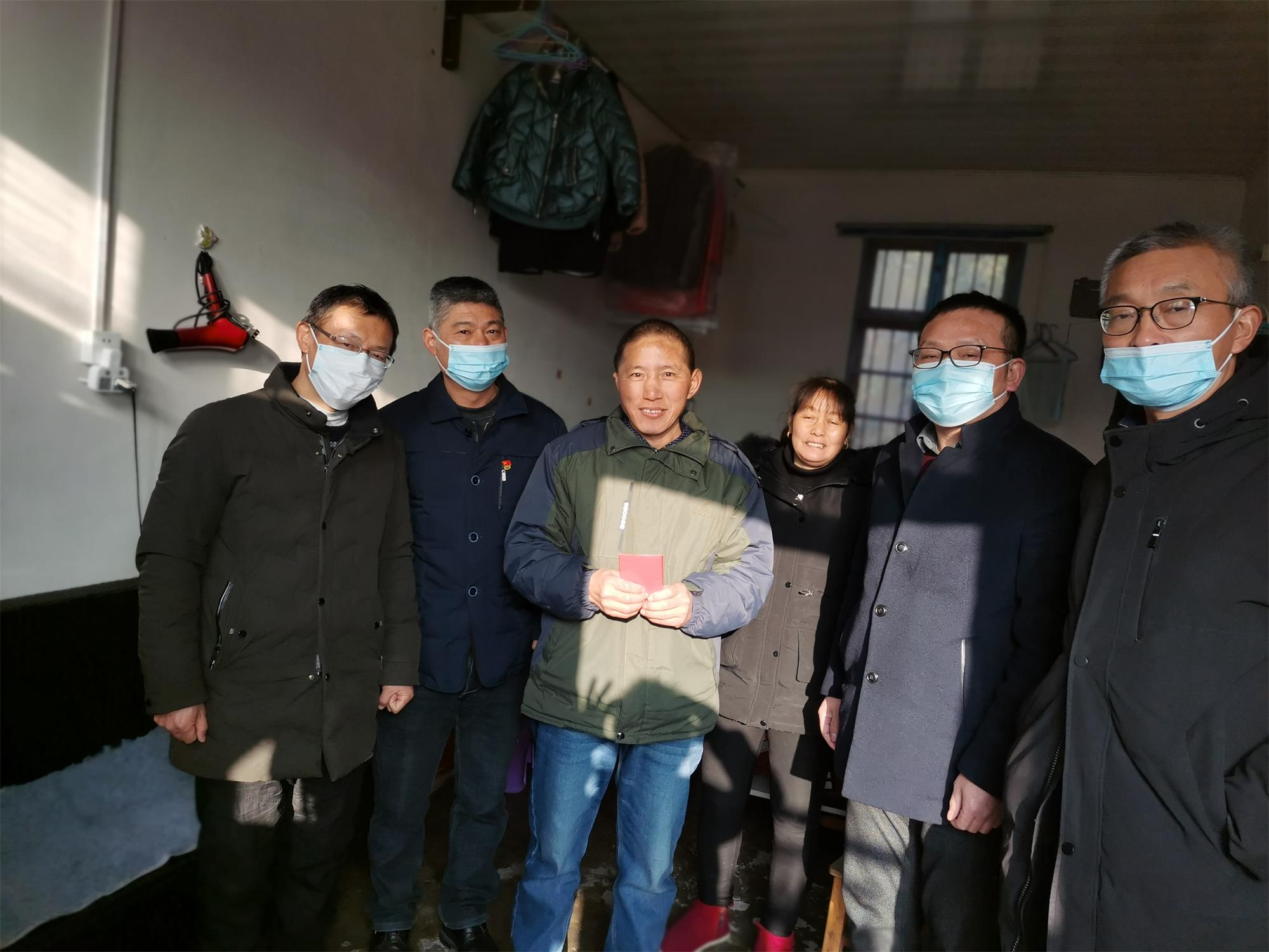 迎新春 送温暖  　　关心关爱患病员工 浓浓情谊暖心田(图2)